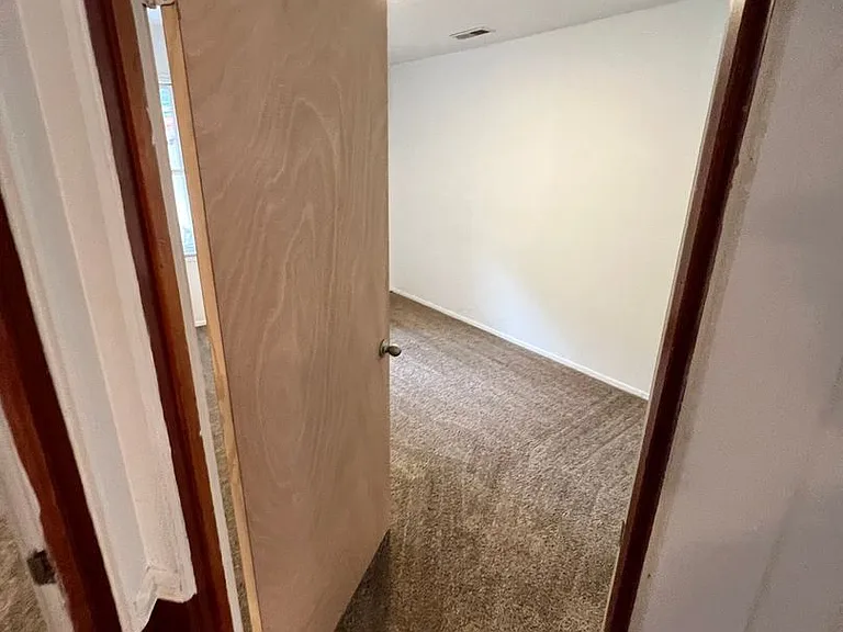 1016 E Roosevelt Ave — Photo 32