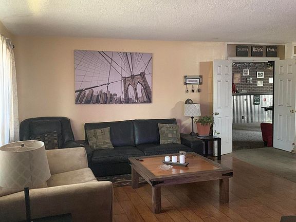 4th image of 611 E Cypress Ave