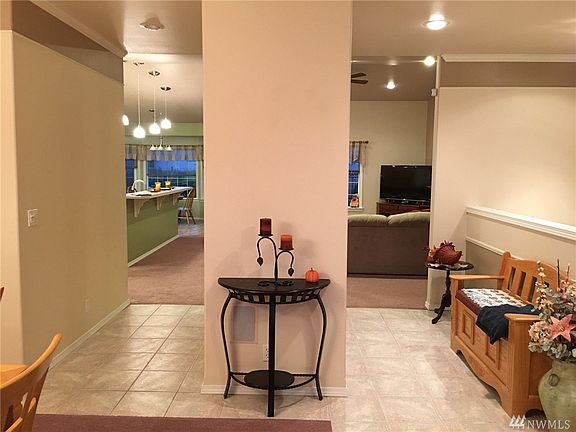2nd image of 465 Viewmont Dr SE