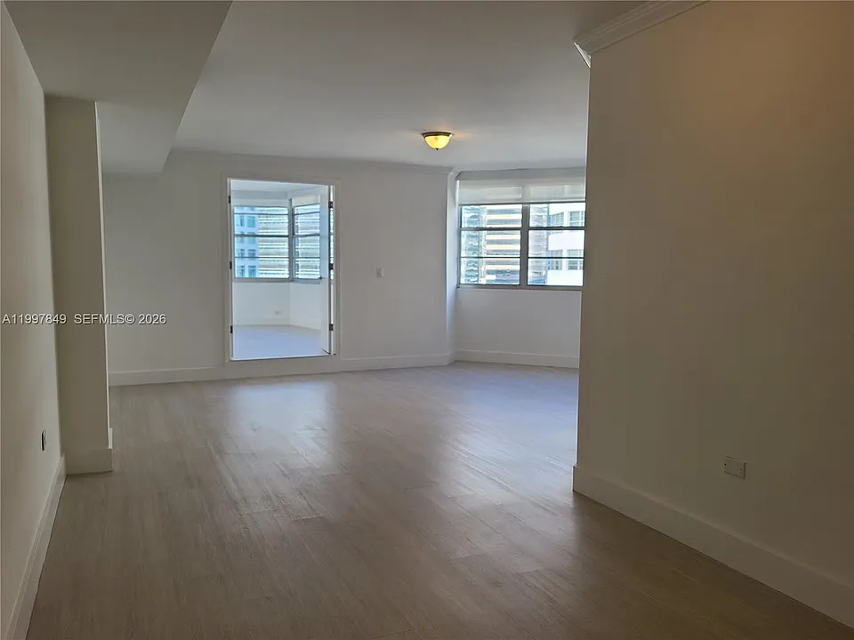 999 Brickell Bay Dr #1207