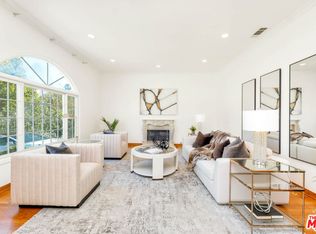 109 N Maple Dr, Beverly Hills, CA 90210
