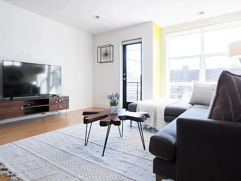 215B 12th Ave E #B — Photo 19