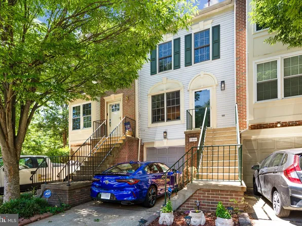7844 Gum Springs Village Dr, Alexandria, VA 22306