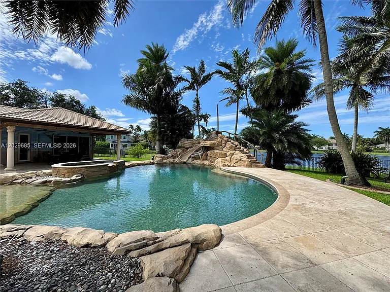 10445 Canterbury Ct — Photo 96
