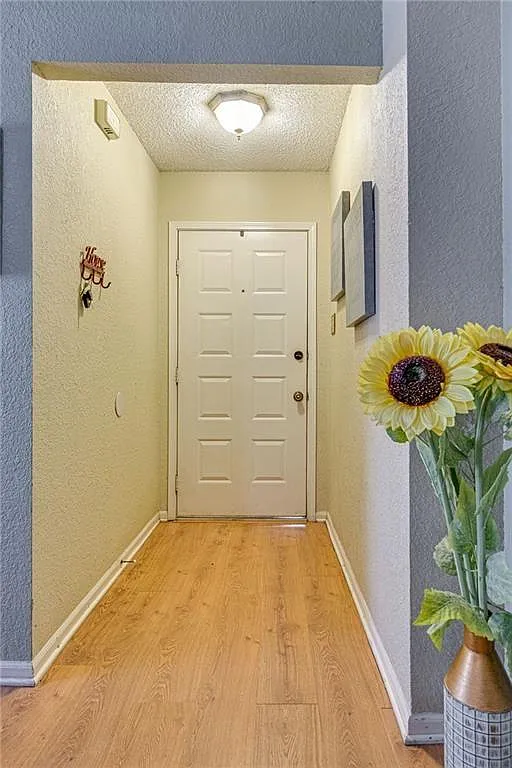3 bed, 1388 sqft, $2,100 — Photo 4