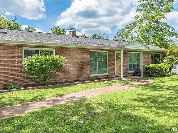 4th image of 4 Country Squire Ln