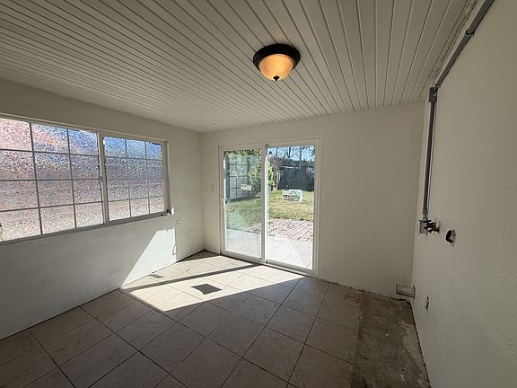 5th image of 720 Badgley Dr #1