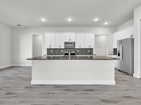 5th image of 459 NE 2nd Pl