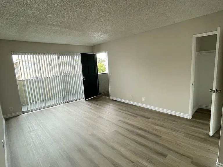 Cordova Apartments — Photo 34