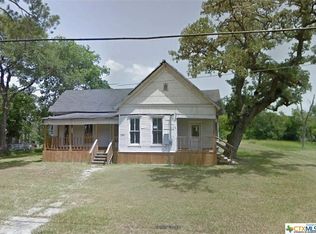 321 Montgomery St, Yoakum, TX 77995
