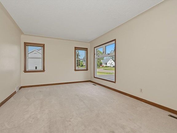 3rd image of 3021 Hutchinson Rd