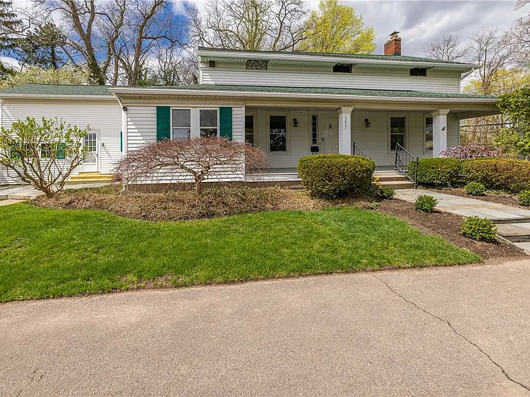 1253 Fairport Rd — Photo 1