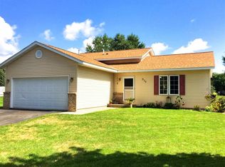 919 Menk Dr, Saint Peter, MN 56082