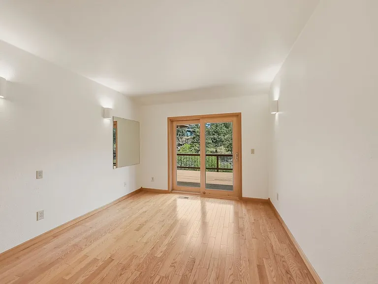 637 NW Silver Buckle Rd — Photo 32