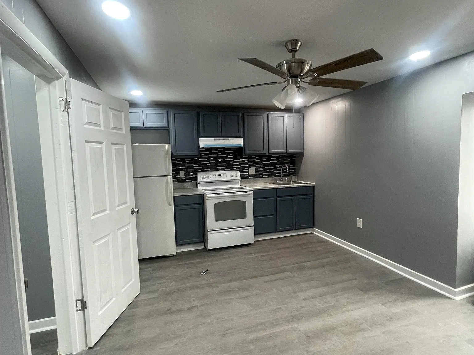 152 South Pine Street - 4 — Photo 3