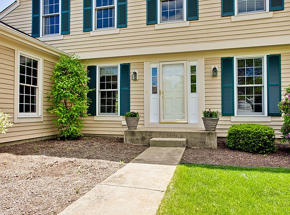 2nd image of 829 Langley Ct