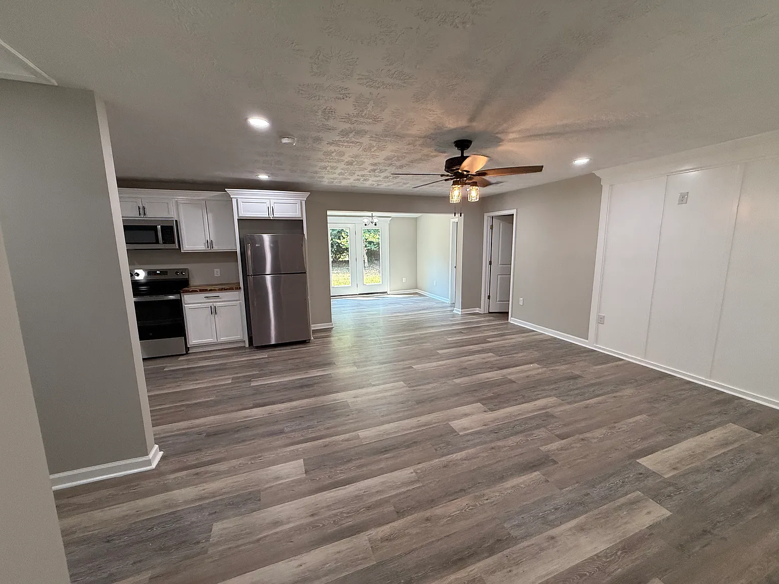6 bed, 2100 sqft, $2,425 — Photo 2
