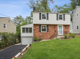 26 W Lawn Rd, Livingston, NJ 07039