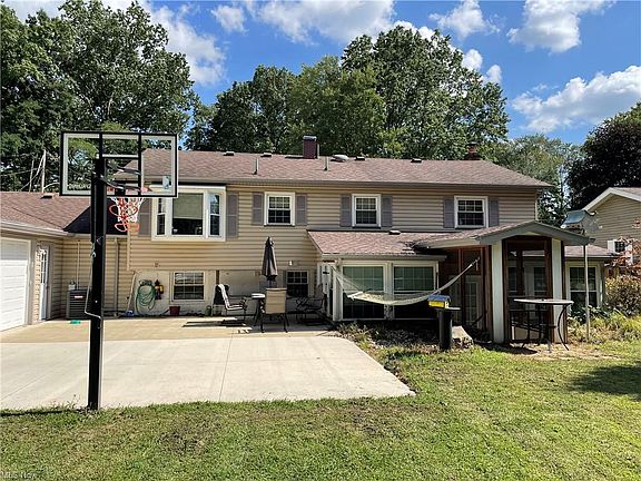 3rd image of 7901 Brookwood St NE