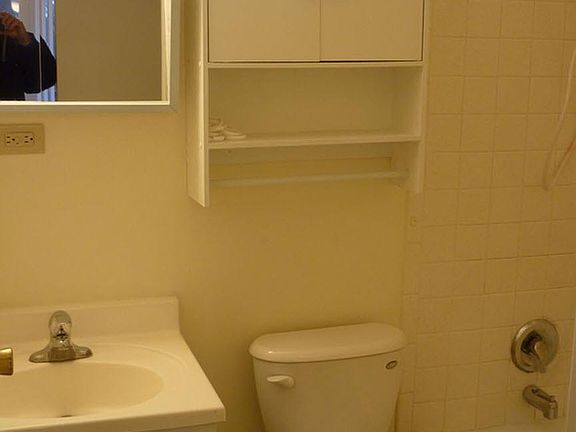 5th image of 1711 W Victoria Dr APT 3A