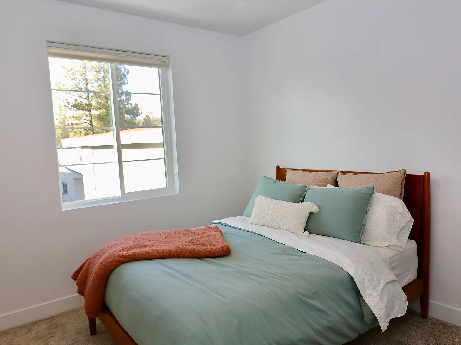 2 bed, 900 sqft, $2,300 — Photo 3
