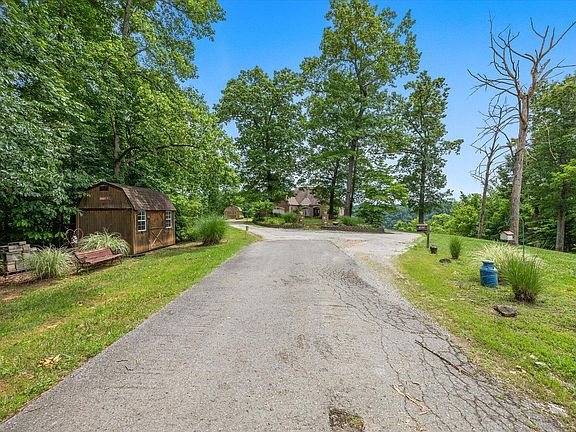 4th image of 139 Trails End Ln