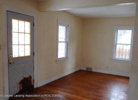 2nd image of 566 E Greenlawn Ave