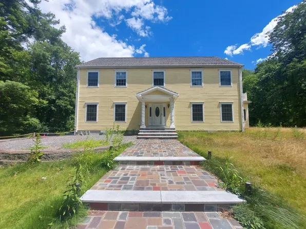 1 Chestnut St, Dover, MA 02030