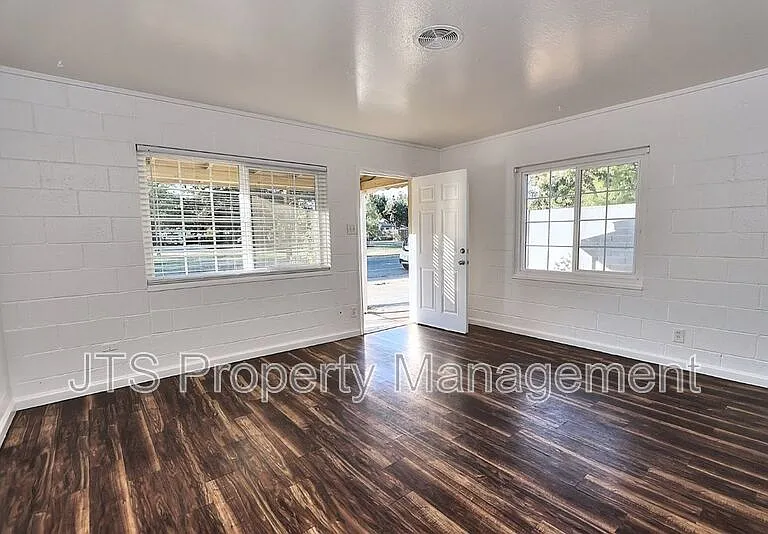 5912 21st Ave — Photo 1