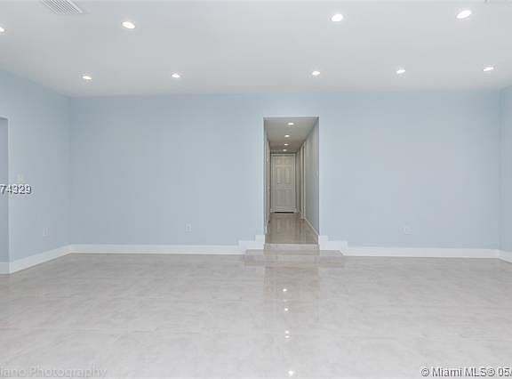 4th image of 755 NW 185th Dr