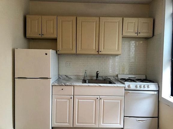 3rd image of 555 W 156th St APT 4F