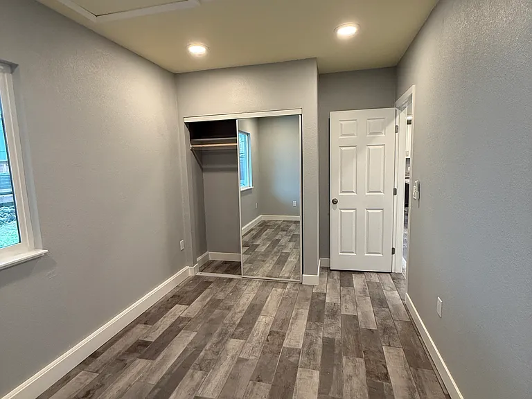 737 Walnut St — Photo 12