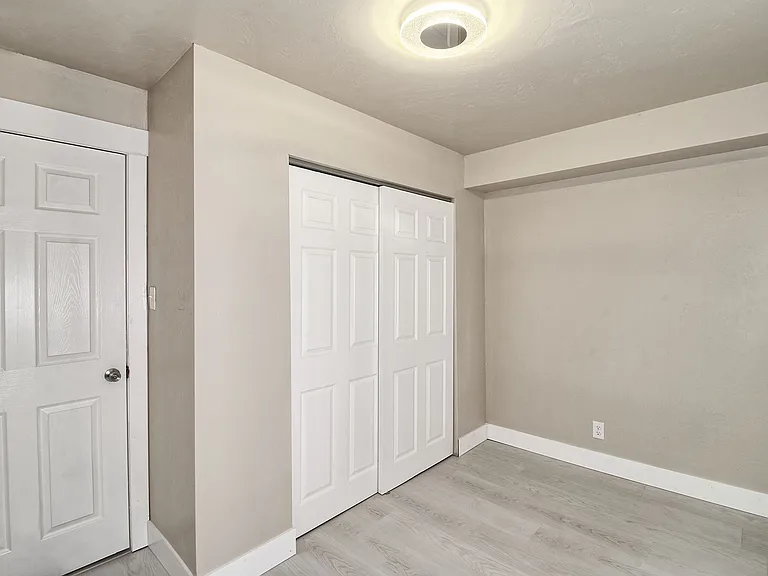 915 Grand Ave #BASEMENT — Photo 8