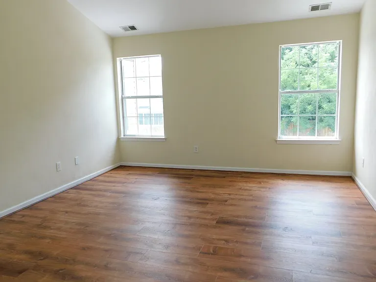 7559 Hughart St — Photo 41