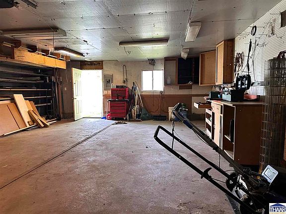 5th image of 51 E Vine St