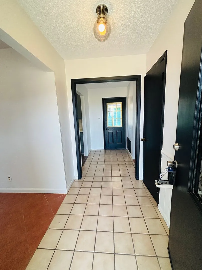 3-Bedroom, 2 Bat Single Family for Rent in Hillsboro, TX | Great yard & Modern Kitchen — Photo 3