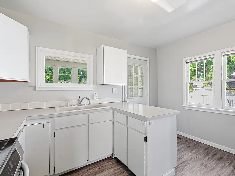 826 E 34th Ave — Photo 15