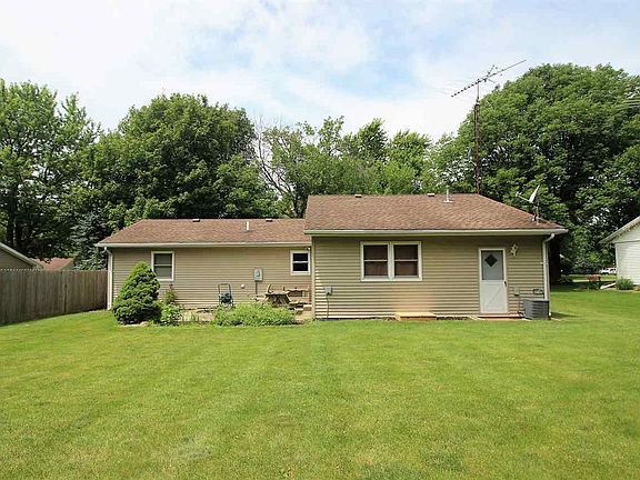 3rd image of 705 N Darcy Dr