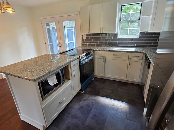 4th image of 100 Azalea Cir
