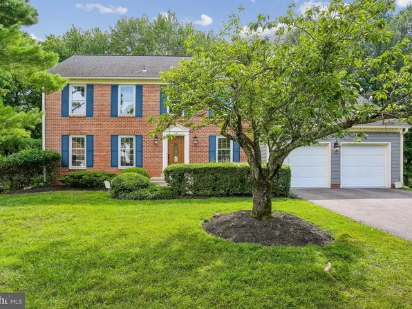 12 Lily Pond Ct, Rockville, MD 20852