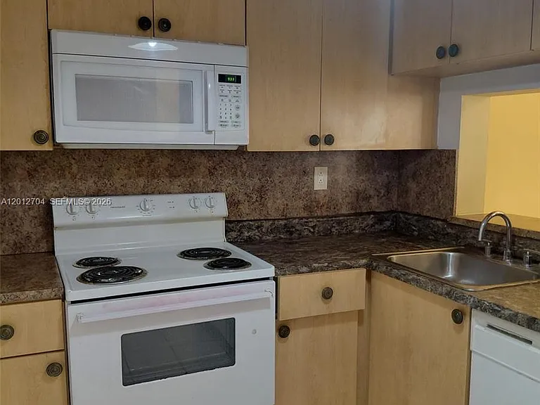 11790 SW 18th St #429-3 — Photo 5