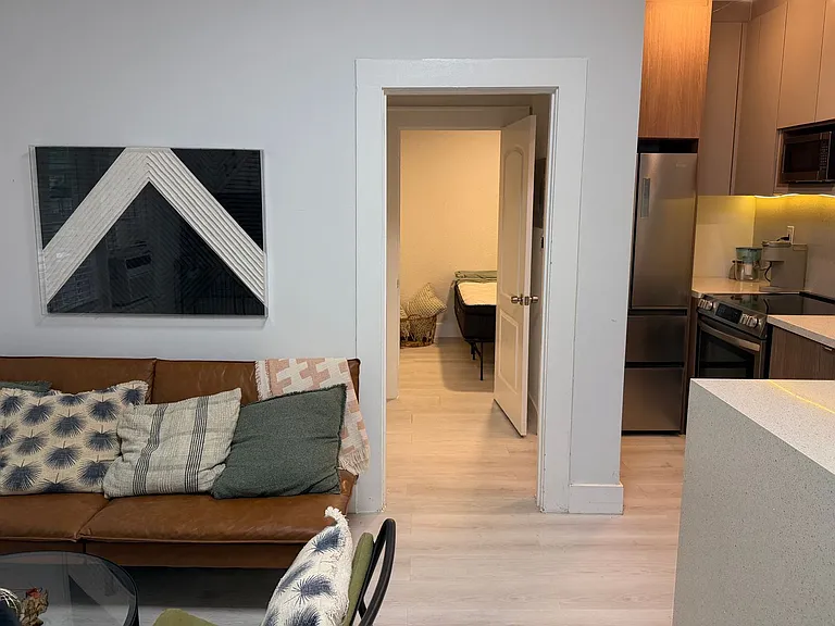 126 Mendoza Ave #2 — Photo 6