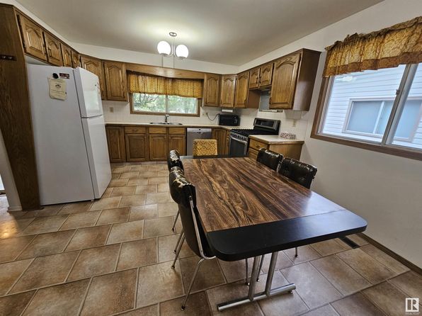 13807 74th St NW, Edmonton, AB T5C 0X9