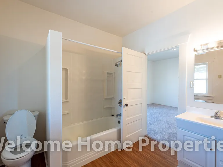 512 S College Ave — Photo 18