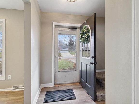 5th image of 1529 Morewood Dr SE