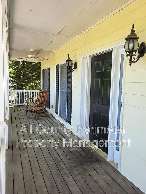 4 bed, 3.5 bath, 2600 sqft, $3,745 — Photo 4