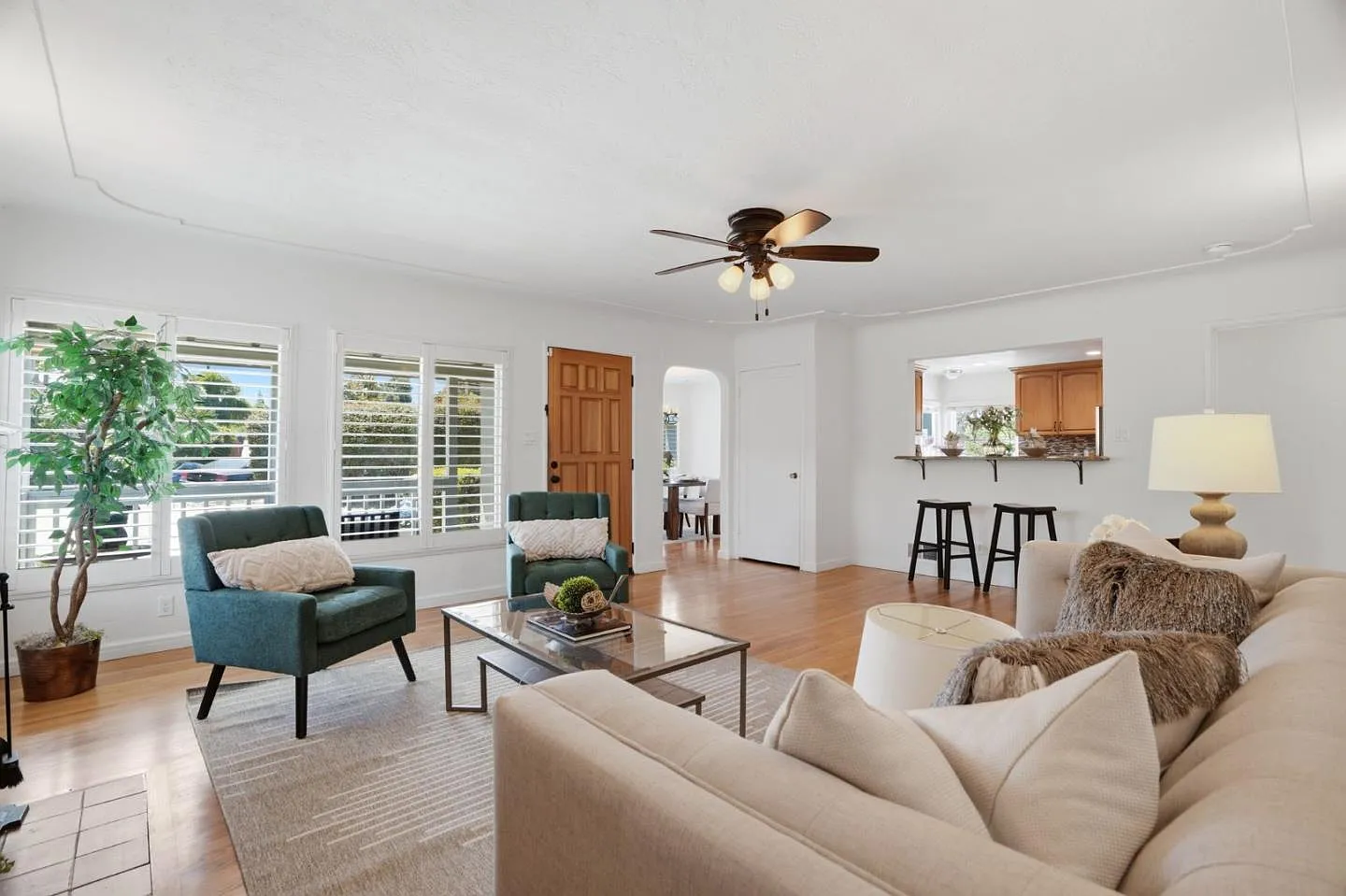 3 bed, 1.5 bath, 1623 sqft, $5,000 — Photo 2