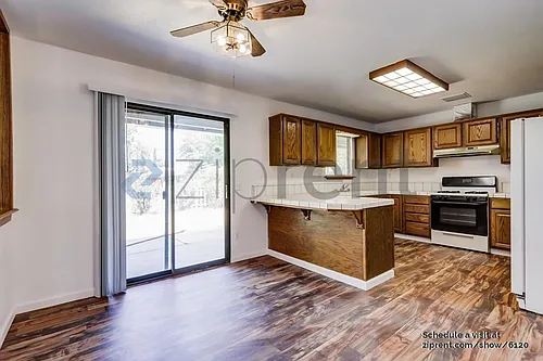 168 W Adams St Photo 1