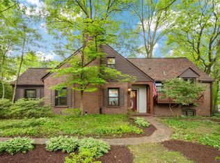 1368 Green Tree Ln, Saint Louis, MO 63122