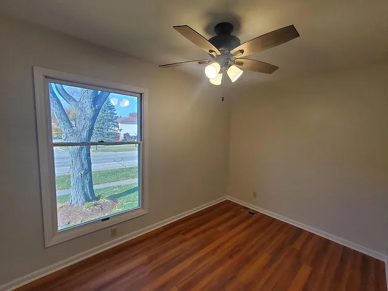 851 W Main St — Photo 11